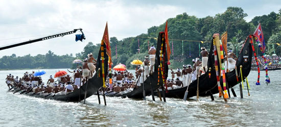 Boat Race during Onam (blessingsonthenet.com)