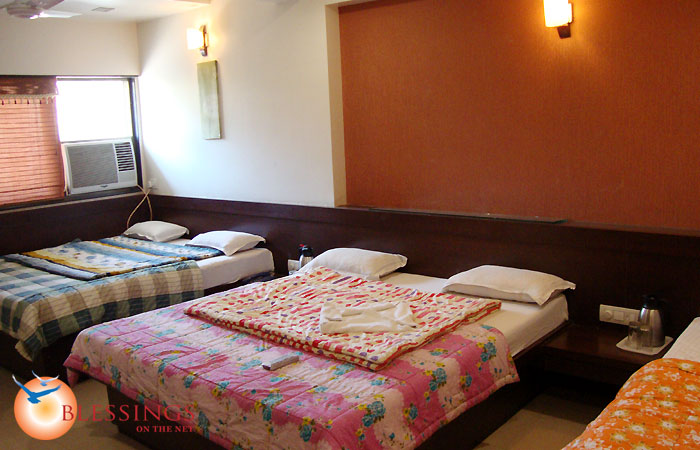 '5- Bed' Rooms with two bathrooms, LCD tv, intercom.