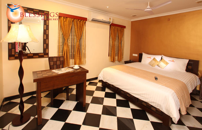 Meenakshiâ€™s Sunshine Hotel, Madurai