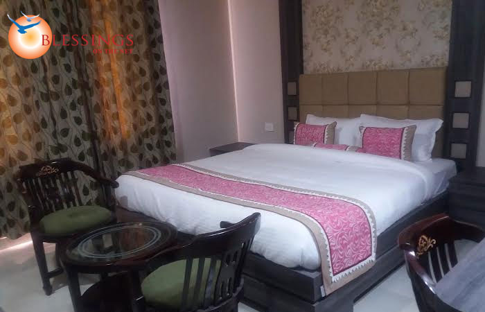 Hotel Ozas Grand, Varanasi